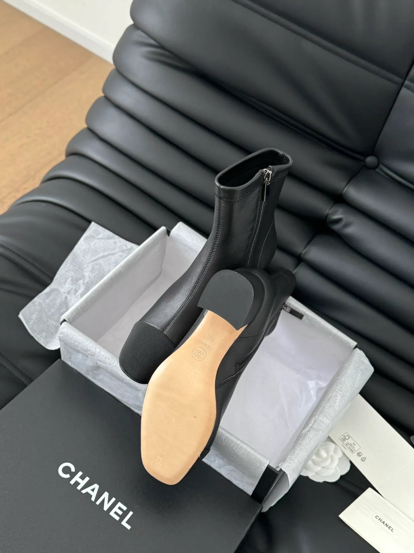 👟👟Ex-factory price 600👟👟 Purchasing-grade Chanel classic new elastic boots series! The leather texture is super good, and the upper is delicate ~ Calfskin upper, sheepskin lining, original outsole! Size:35-39 Other sizes are determined